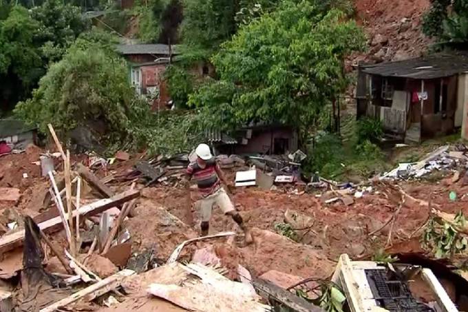 Desabamento no Guarujá devido ao temporal deixou mortos