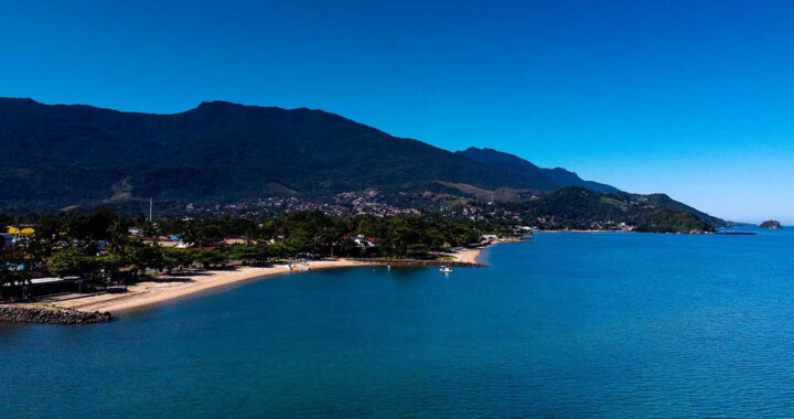 Praia do Perequê recebe ação de limpeza