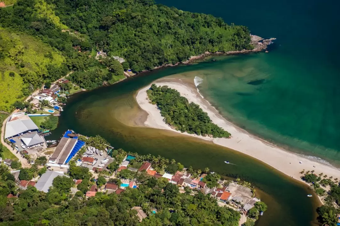 Sinuosa e suntuosa São Sebastião
