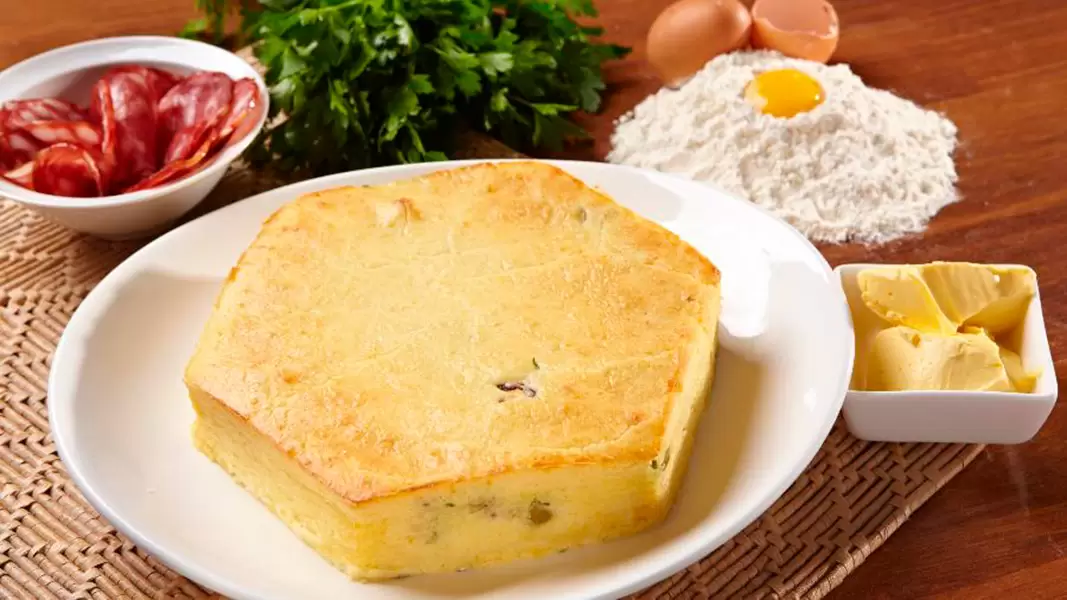 Torta de salame com azeitonas