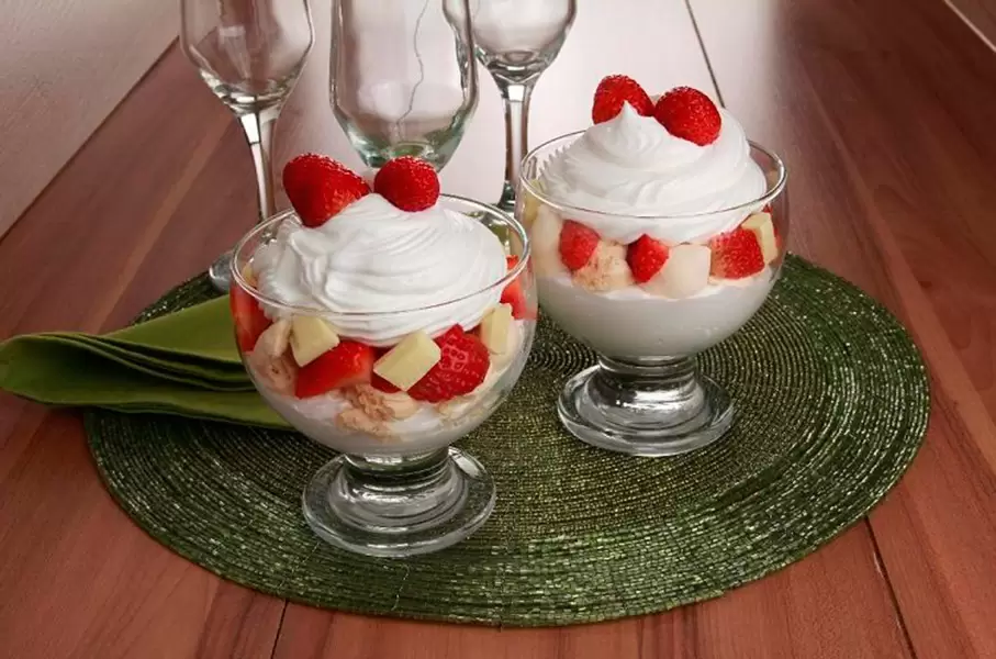 Duas receitinhas rápidas de sobremesas na taça