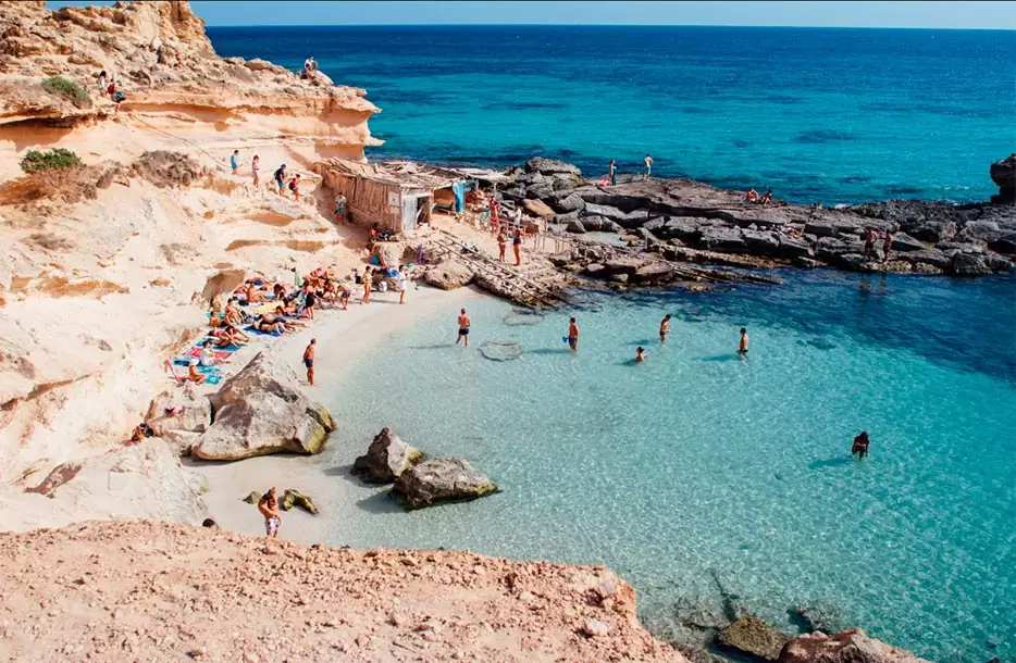 Ibiza é uma fiesta destino paradisíaco