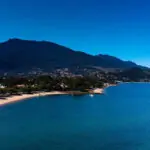 Praia do Perequê recebe ação de limpeza